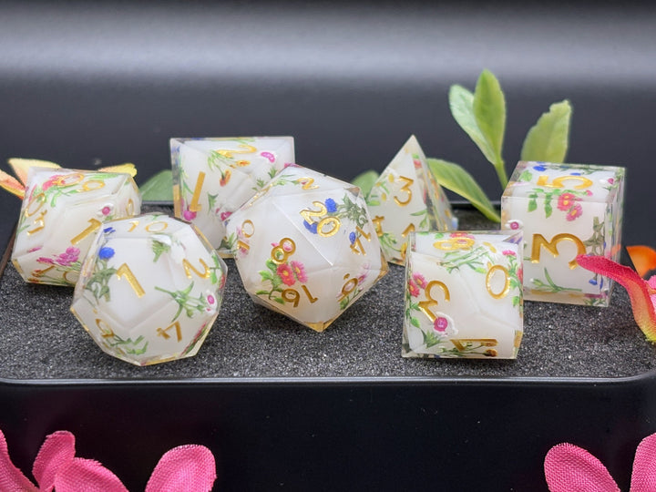 Sharp Edge Spring Dice Sets