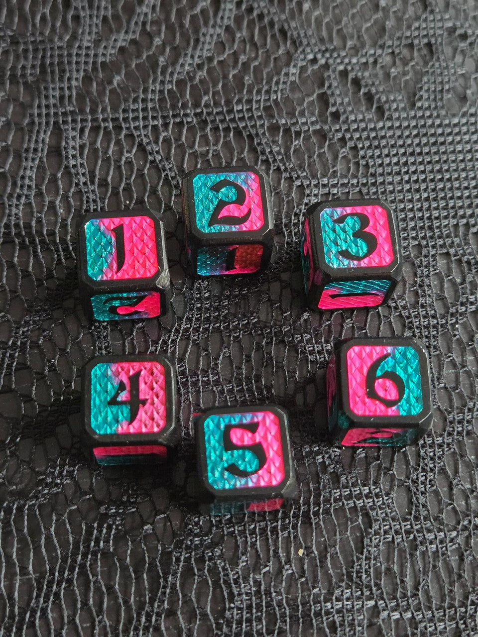 Metal D6 Set Pink Teal Scale